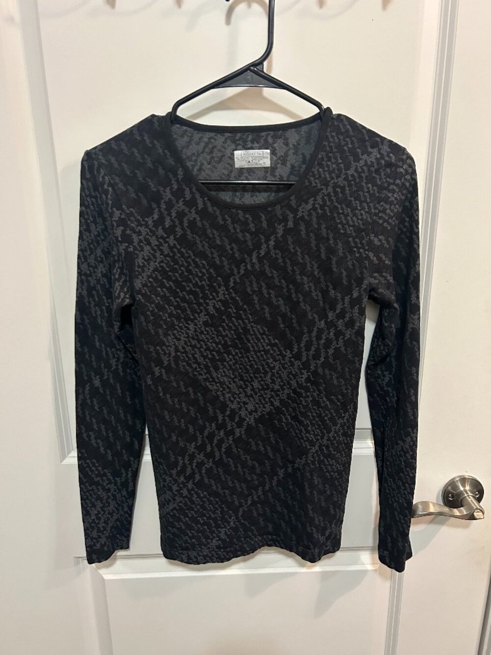 Athleta Long Sleeve Performance Top Size S Black Gray Abstract Print Athletic
